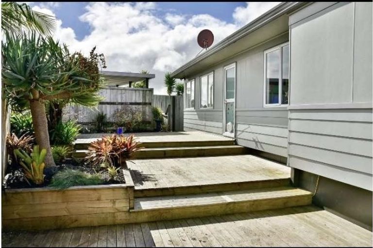 Photo of property in 47 Meadowvale Rise, Titirangi, Auckland, 0604