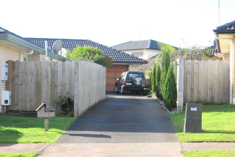 Photo of property in 6 Mulroy Place, East Tamaki Heights, Auckland, 2016