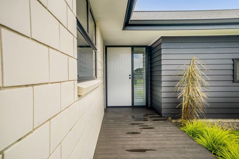 Photo of property in 26 Mercade Close, Stratford, 4332