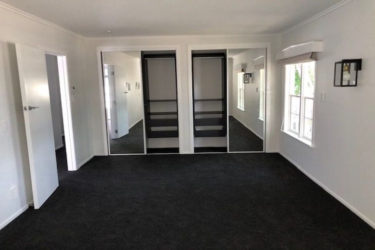 Photo of property in 82 Exmouth Road, Northcote, Auckland, 0627