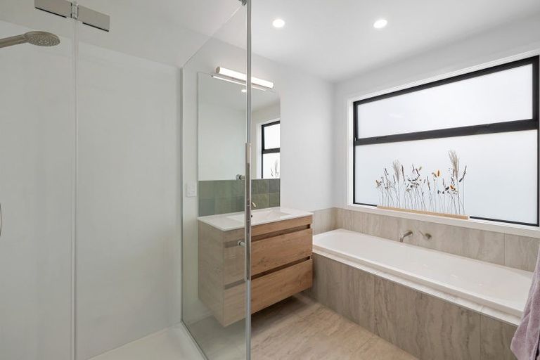 Photo of property in 318 Mangorei Road, Merrilands, New Plymouth, 4312