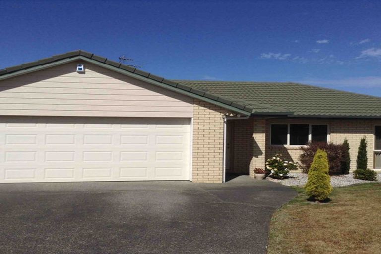 Photo of property in 30 Sandwick Drive, Weymouth, Auckland, 2103