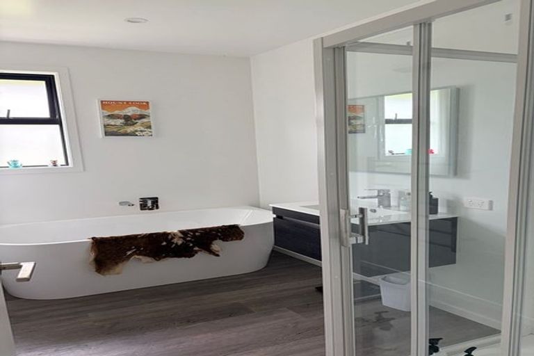 Photo of property in 42 Avalon Station Drive, Wanaka, 9305