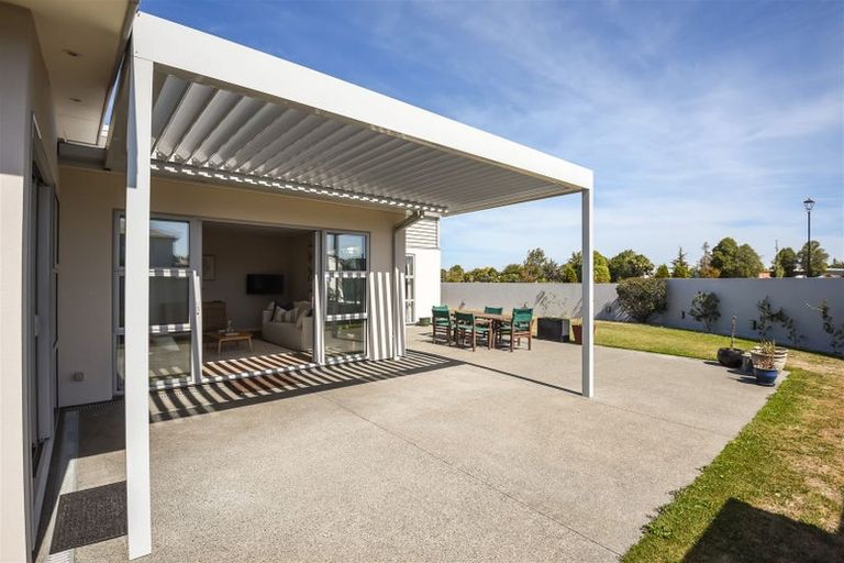 Photo of property in 40 Westpark Drive, Burnside, Christchurch, 8053