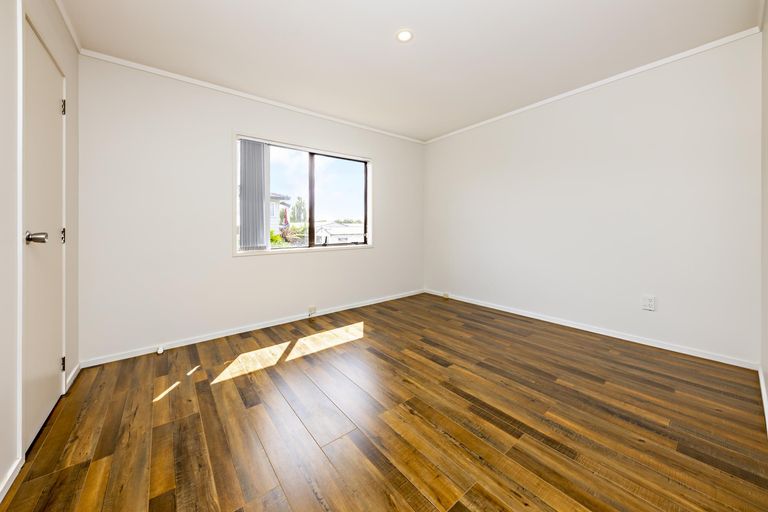 Photo of property in 71 Etherton Drive, Weymouth, Auckland, 2103