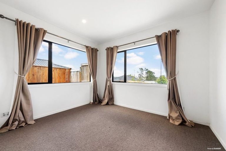 Photo of property in 42 Accolage Boulevard, Kumeu, 0810