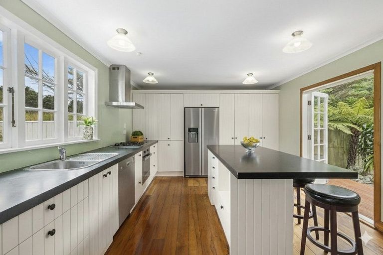 Photo of property in 43a Collins Avenue, Tawa, Wellington, 5028