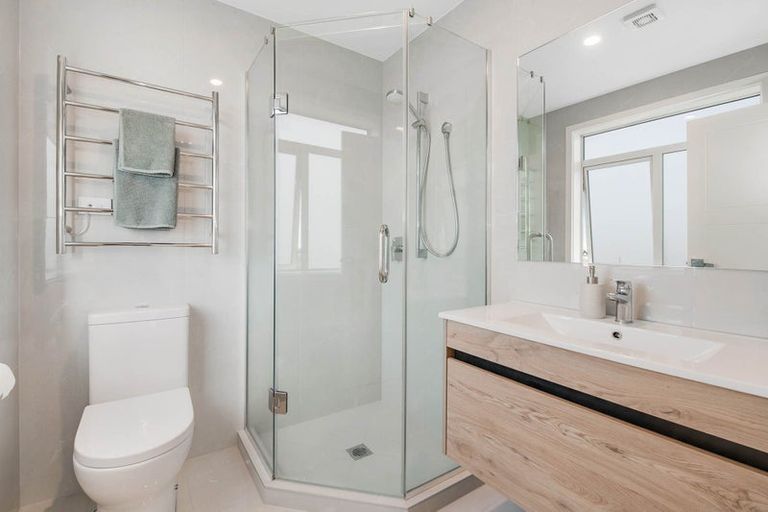 Photo of property in 2/3 Coronation Road, Hillcrest, Auckland, 0627