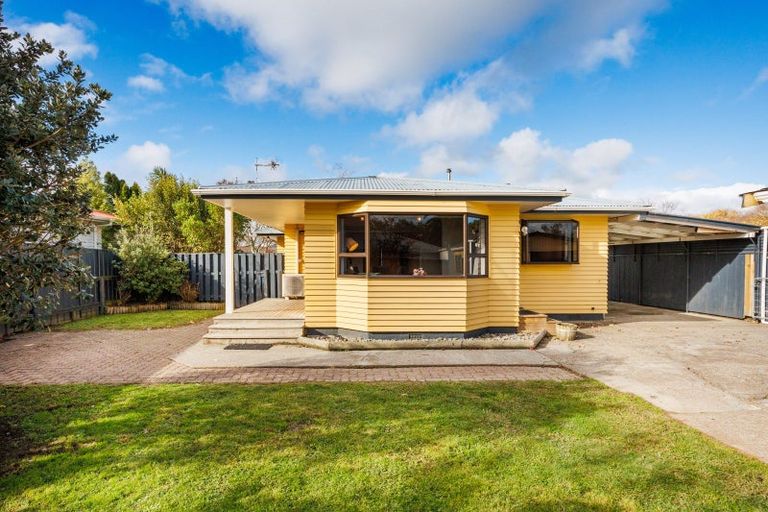 Photo of property in 2 Oban Place, Awapuni, Palmerston North, 4412