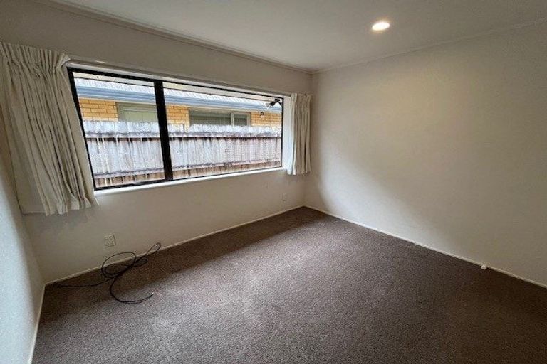 Photo of property in 2/31 Crescent Hills Court, Northpark, Auckland, 2013