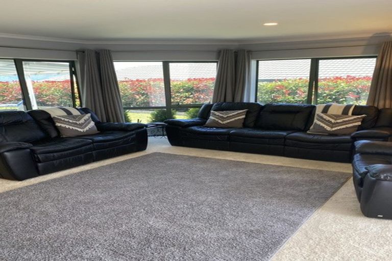 Photo of property in 12 Percy Kinsman Crescent, Riverstone Terraces, Upper Hutt, 5018
