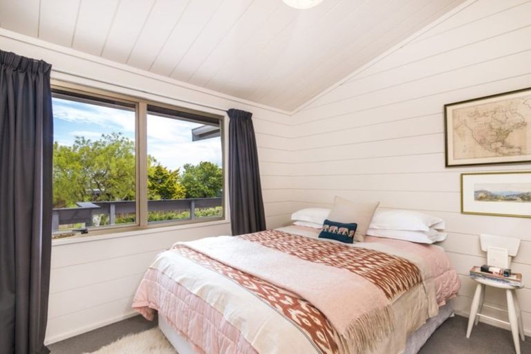 Photo of property in 2 Kensington Place, Richmond Heights, Taupo, 3330
