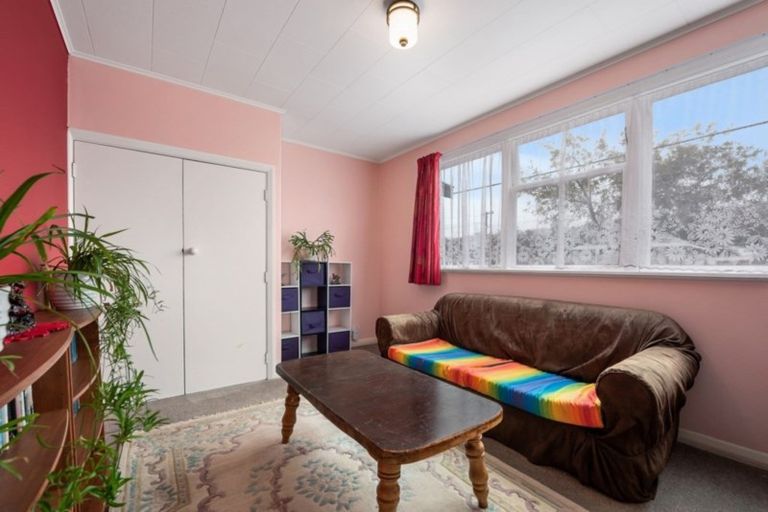 Photo of property in 42a Kowhai Avenue, Ebdentown, Upper Hutt, 5018