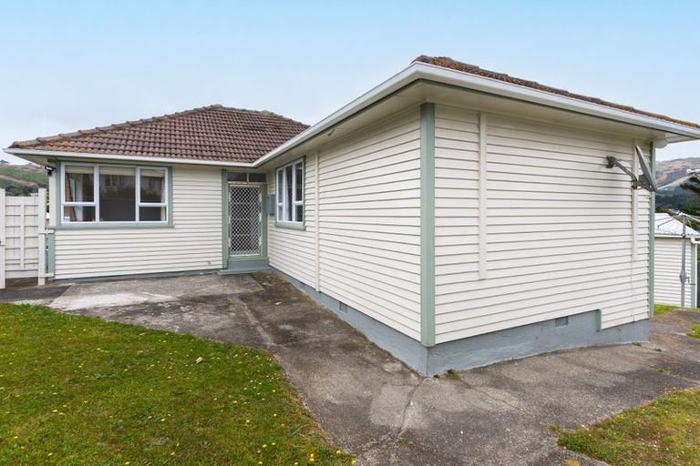 Photo of property in 15 Mckillop Street, Ranui, Porirua, 5024