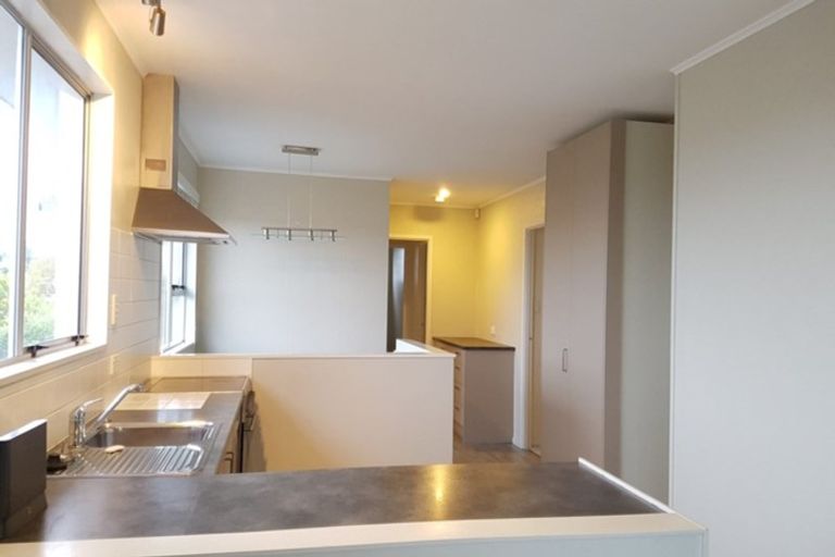 Photo of property in 1/22 Athena Drive, Totara Vale, Auckland, 0629