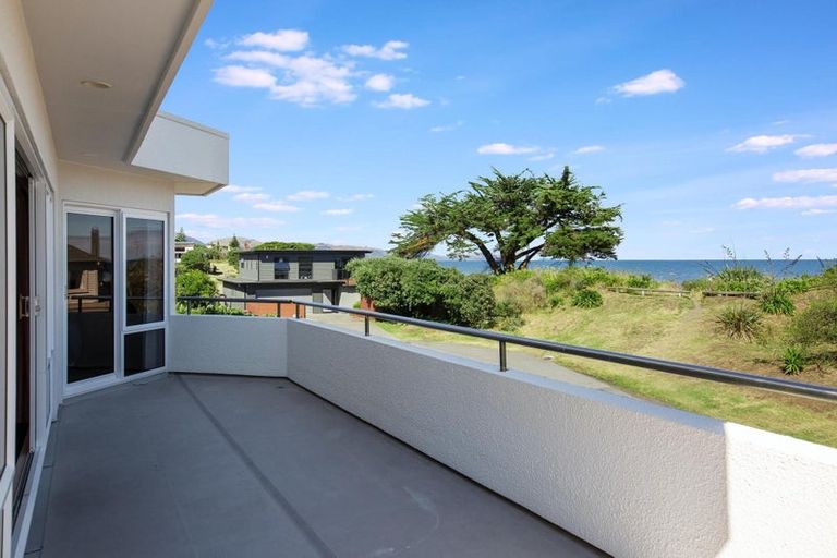 Photo of property in 17a Groves Road, Raumati Beach, Paraparaumu, 5032