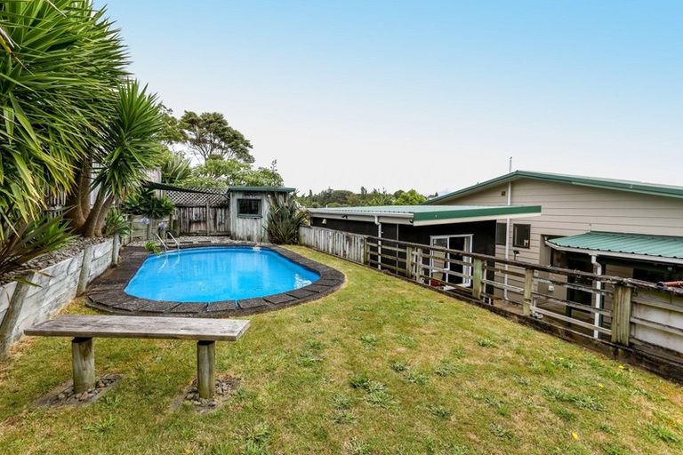 Photo of property in 100 Heta Road, Highlands Park, New Plymouth, 4312