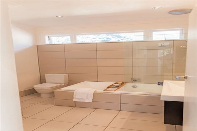 Photo of property in 35 Pukatea Street, Eastbourne, Lower Hutt, 5013