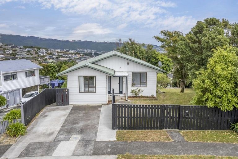 Photo of property in 10 Toporoa View, Ascot Park, Porirua, 5024