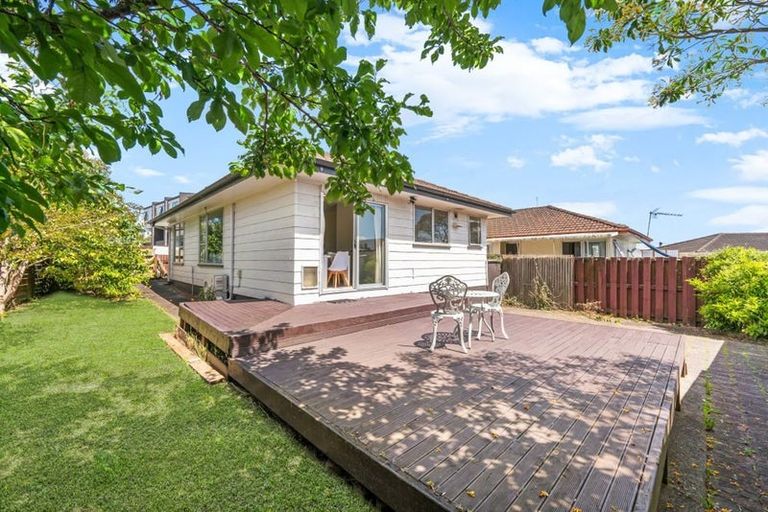 Photo of property in 1/11 Tomintoul Place, Highland Park, Auckland, 2010