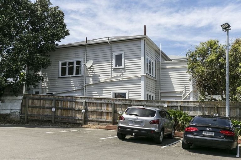 Photo of property in 60 Roxburgh Street, Mount Victoria, Wellington, 6011