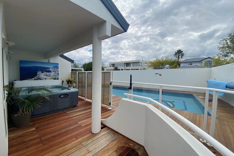 Photo of property in 8 Caversham Drive, Torbay, Auckland, 0630