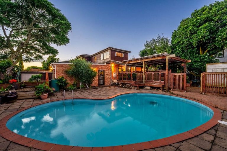 Photo of property in 10 Padfield Place, Sunnyhills, Auckland, 2010