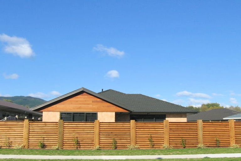 Photo of property in 22 Gandalf Crescent, Paraparaumu, 5032