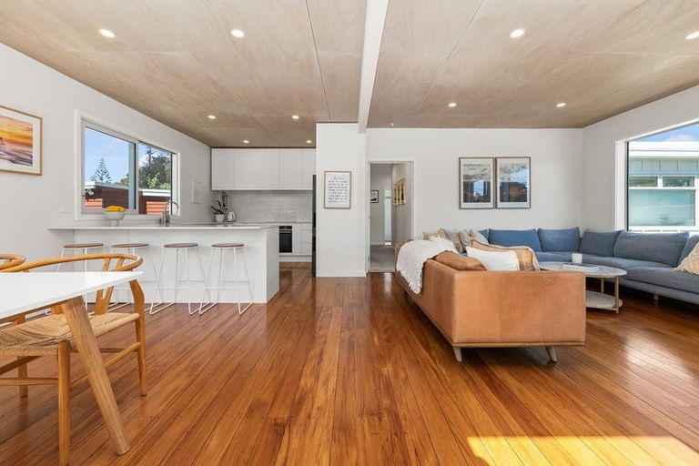 Photo of property in 102 Rosetta Road, Raumati South, Paraparaumu, 5032