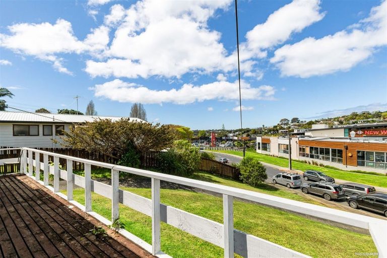 Photo of property in 4 Beverley Road, Stanmore Bay, Whangaparaoa, 0932