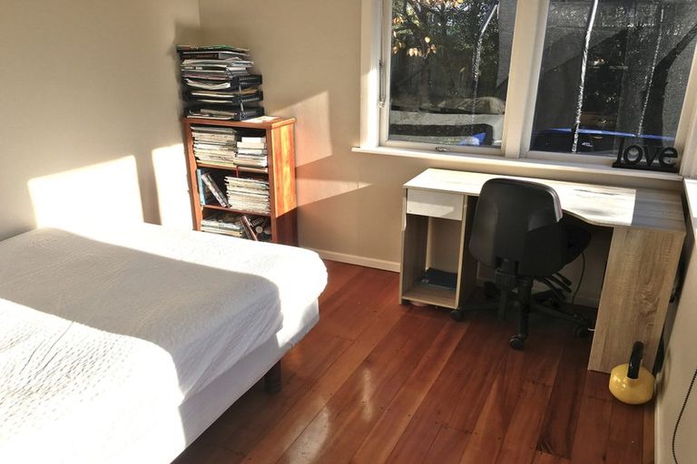 Photo of property in 17a Findlay Street, Tawa, Wellington, 5028