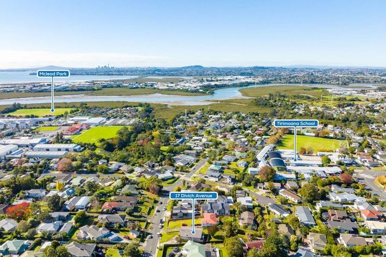 Photo of property in 17 Divich Avenue, Te Atatu South, Auckland, 0610