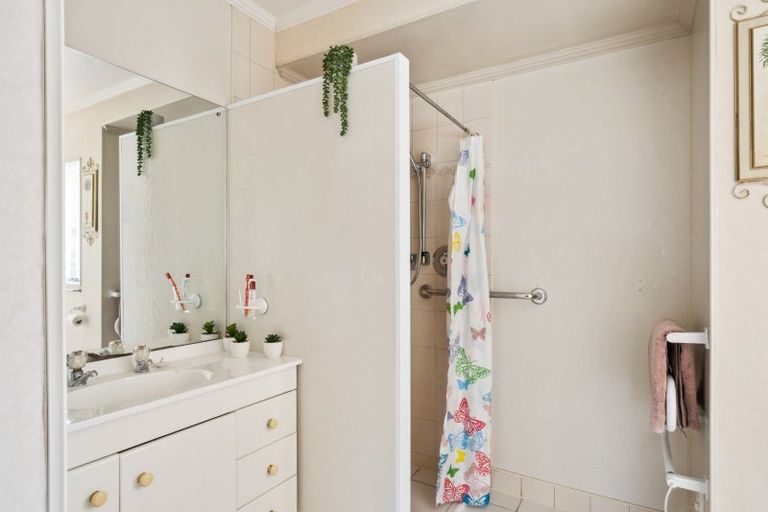 Photo of property in Orange Grove Flats, 29/549 Childers Road, Te Hapara, Gisborne, 4010