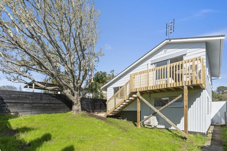 Photo of property in 2/3 Simon Ellice Drive, Bayview, Auckland, 0629