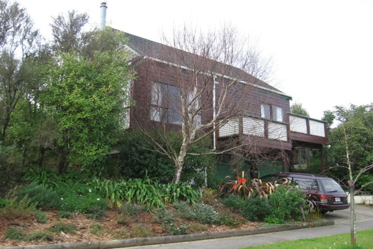 Photo of property in 6 Heathcote Place, Fitzherbert, Palmerston North, 4410