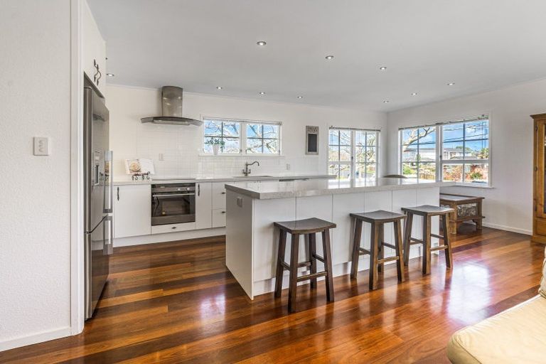 Photo of property in 15 Seaforth Avenue, Mangere Bridge, Auckland, 2022