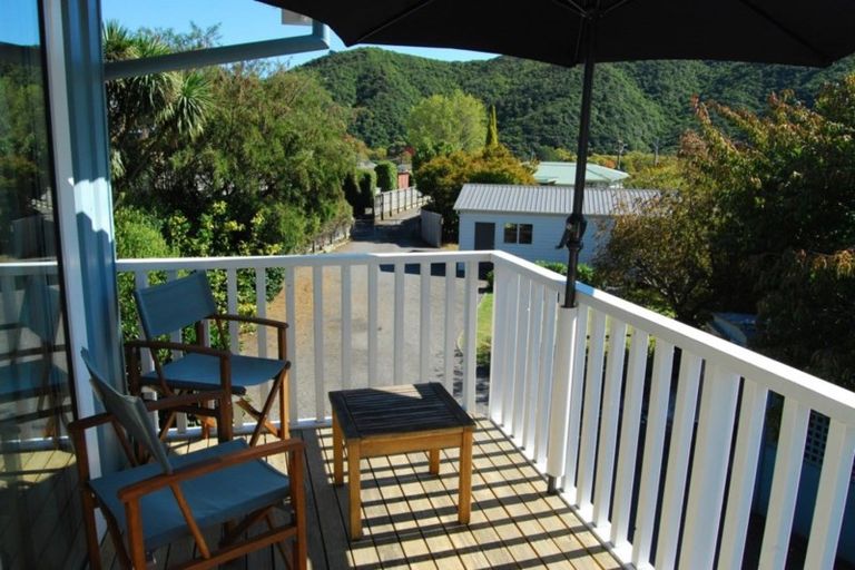 Photo of property in 250a Waikawa Road, Waikawa, Picton, 7220