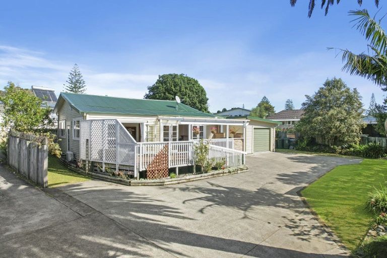 Photo of property in 17 Paramu Avenue, Birkdale, Auckland, 0626