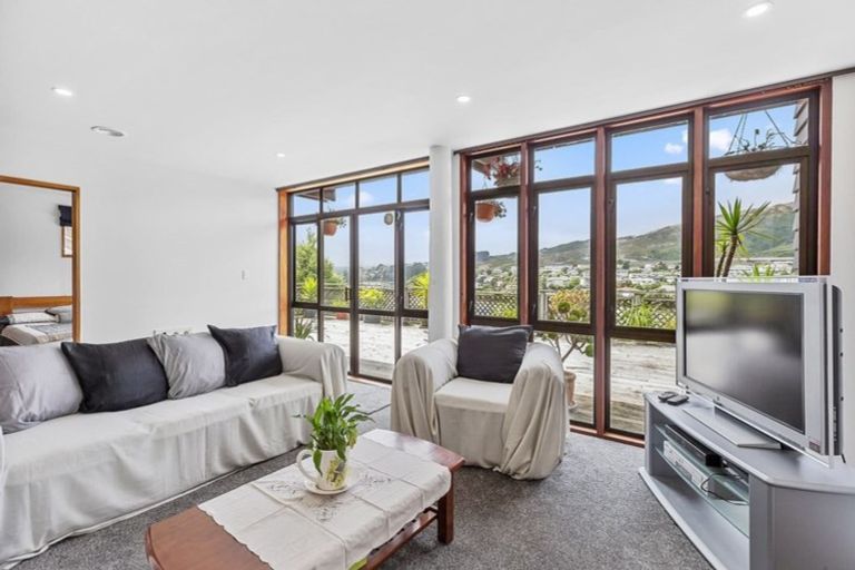 Photo of property in 19 Rembrandt Avenue, Tawa, Wellington, 5028