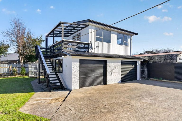 Photo of property in 17 Philip Street, Carterton, 5713