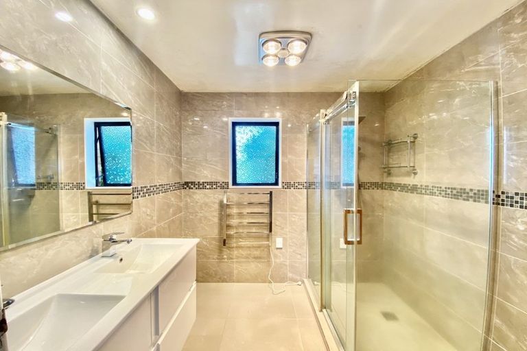 Photo of property in 45 Heyford Close, Mangere, Auckland, 2022