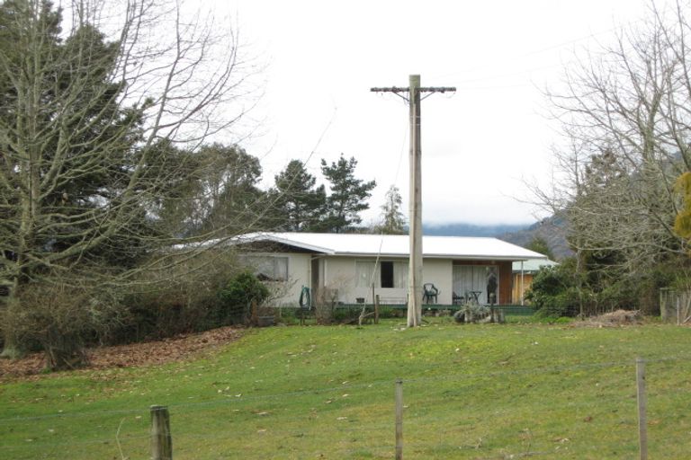 Photo of property in 11 Fairfax Street, Murchison, 7007