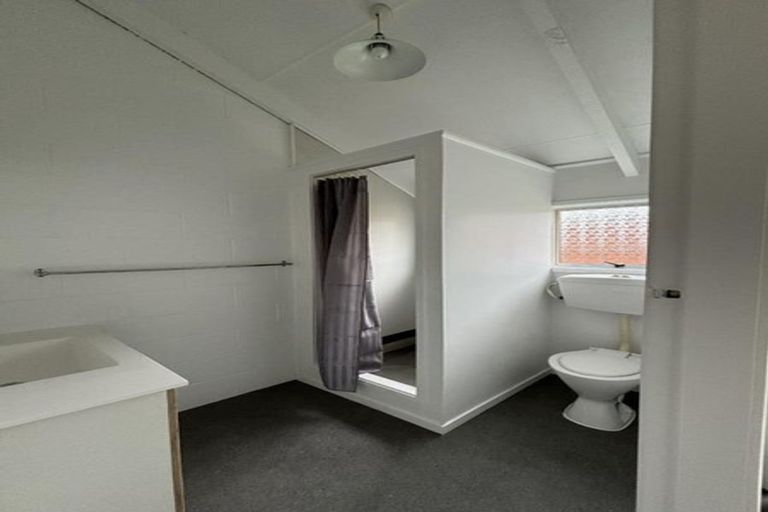 Photo of property in 45 Seaview Road, Marfell, New Plymouth, 4310