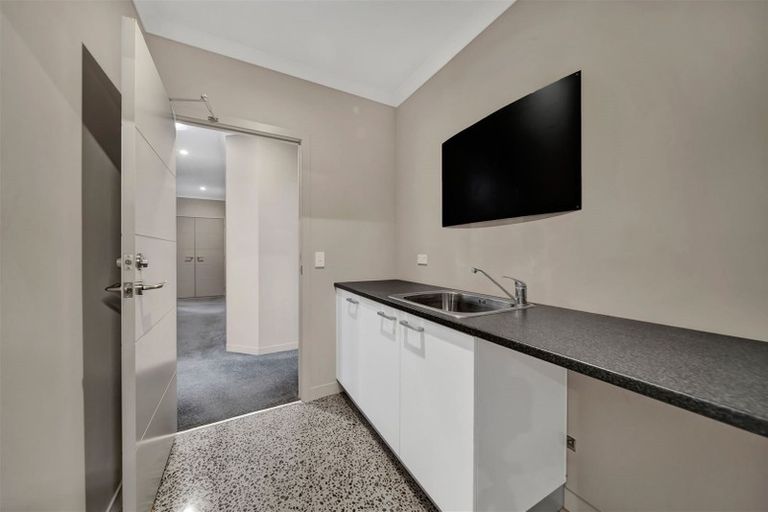 Photo of property in 15 Wentworth Lane, Waiwhakaiho, New Plymouth, 4312