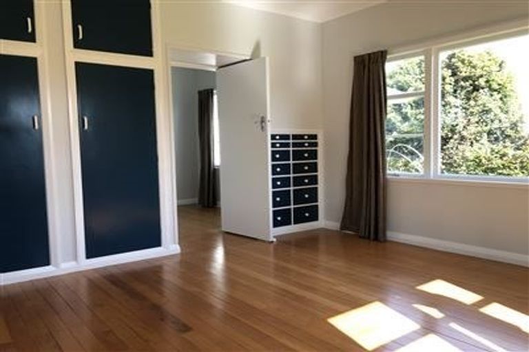 Photo of property in 1 Wairau Road, Milford, Auckland, 0627