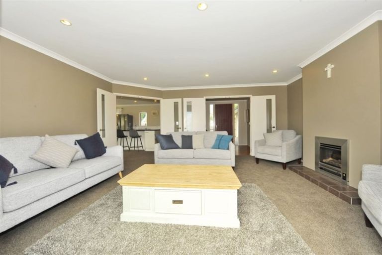 Photo of property in 35 Mataroa Place, Parklands, Christchurch, 8083