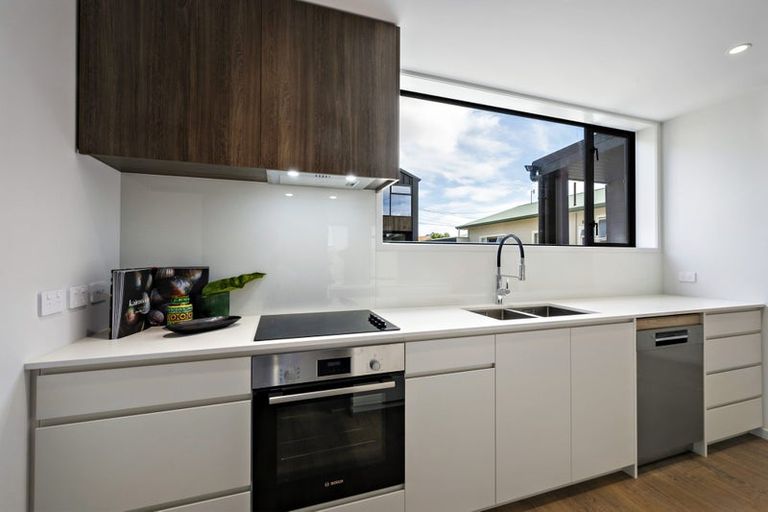 Photo of property in 96b Apu Crescent, Lyall Bay, Wellington, 6022