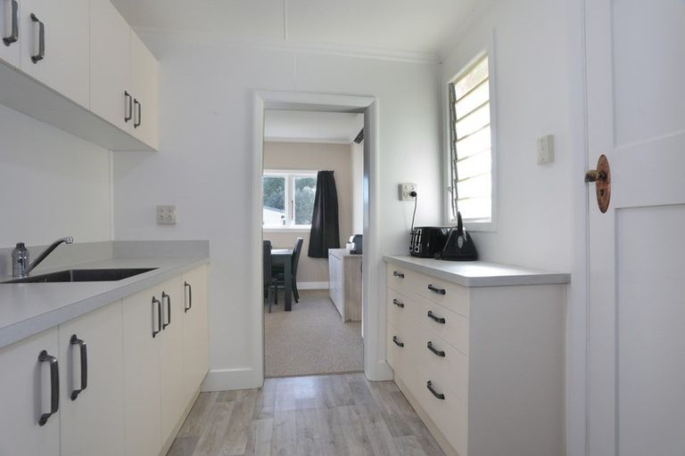 Photo of property in 1 Frood Street, Bulls, 4818