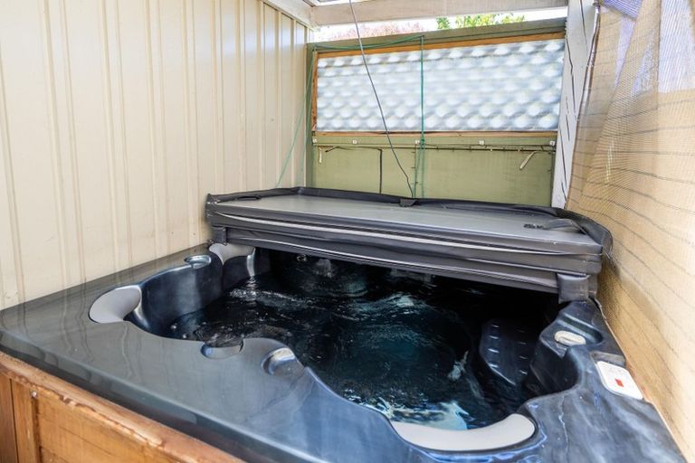 Photo of property in 1 Elder Grove, Paraparaumu, 5032