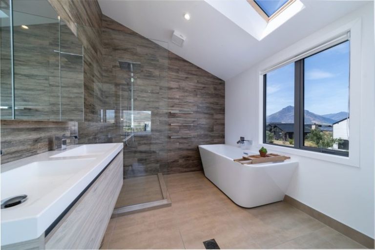 Photo of property in 6 Polperro Court, Jacks Point, Queenstown, 9371